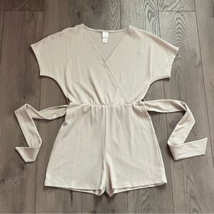 H&M Beige Gold Women’s Small Lightweight Romper
